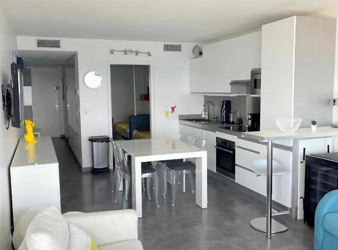 Luminous Cocoon With Athena Port Pool Apartment Bandol
