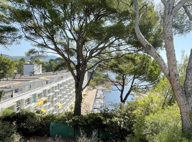 Luminous Cocoon With Athena Port Pool Apartment *