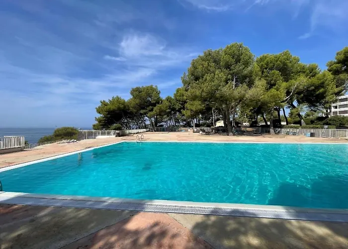 Luminous Cocoon With Athena Port Pool Apartment