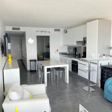 Luminous Cocoon With Athena Port Pool Apartment Bandol